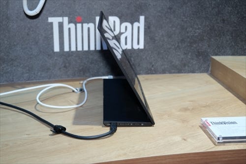 レノボ「ThinkVision M14」実機チェック! ThinkPadと揃えたデザイン