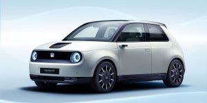 欧州市場に不可欠? ホンダが新型電気自動車「Honda e」を世界初公開