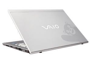 VAIO、くまモンがレーザー刻印された「VAIO S11」 - 丸いほっぺも表現