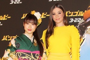 土屋太鳳、着物姿でハリウッド女優をお出迎え! 英語の挨拶に拍手起こる