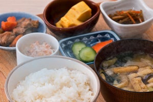 東京駅すぐ近くで牡蠣フライなどを使った健康的な夜定食が食べられる!