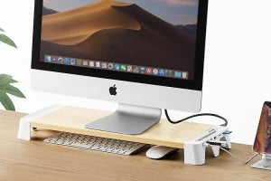 机の上の整理に、SDスロットや充電用USBを備えるディスプレイ台