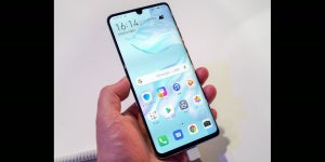 ベール脱いだファーウェイ最強スマホ「P30 Pro」、カメラ性能でライバル圧倒