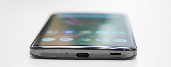 AQUOS zero