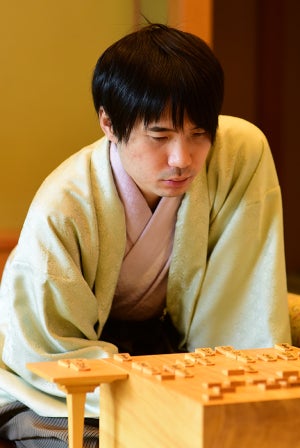 佐藤天彦名人、決勝トーナメント一番乗り　第32期竜王戦