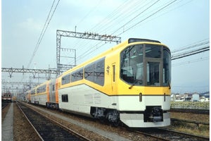 近鉄20000系「楽」GW中は伊勢神宮の参拝客向け臨時列車として運行