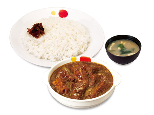「ごろごろ煮込みチキンカレー」(みそ汁付き)(税込：並/590円、大盛/690円)