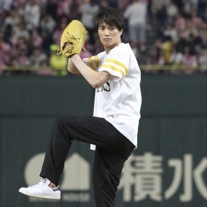 鈴木伸之、人生初始球式で球速122キロ「いやー気持ちよかった」
