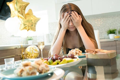 人前でご飯を食べるのが怖い 誰もが当事者になり得る 会食恐怖症 とは 1 マイナビニュース