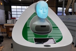 JR東日本、ドイツ鉄道と共同で東京駅にて案内ロボットの実証実験