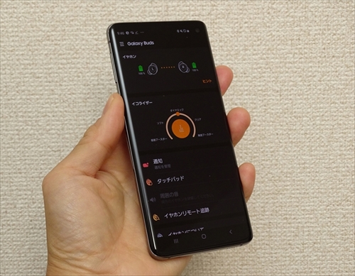 Galaxy Buds レビュー Galaxy S10のオマケじゃない ワイヤレス充電の魅力を実感できる完全分離イヤホン 2 マイナビニュース