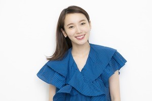 飯豊まりえ、新元号での目標は「制服をまだまだ着たいです」