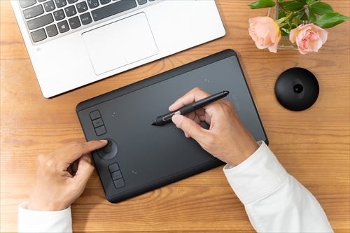 Wacom Intuos Pro Smallレビュー - もうマウスには戻れない? プロ