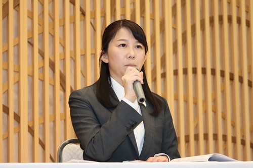 早川麻依子