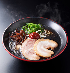 一風堂から黒いラーメン「麺・イン・ブラック」登場! 