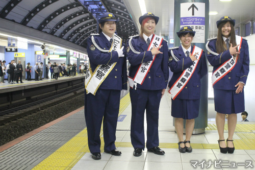 京成船橋駅で痴漢撲滅イベントを実施。長与千種さんらがホームを巡回(写真：マイナビニュース)