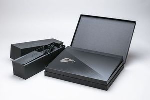 「ROG ZEPYRUS S GX531GWR」、ASUSの薄型ゲーミングノートPC、パッケージ