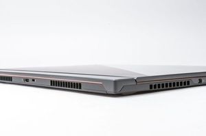 「ROG ZEPYRUS S GX531GWR」、ASUSの薄型ゲーミングノートPC、吸気口