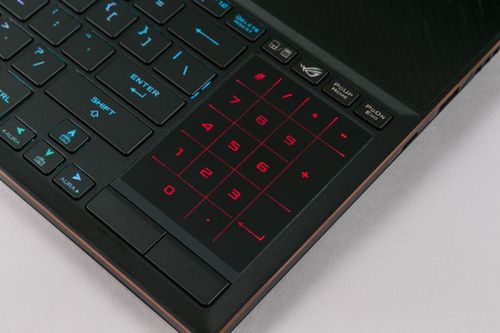 「ROG ZEPYRUS S GX531GWR」のタッチパッドがテンキーに、ASUSの薄型ゲーミングノートPC