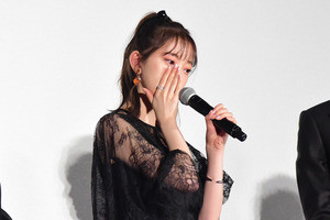 乃木坂46・堀未央奈、初主演映画初日に涙…「女の子の背中を押したい」