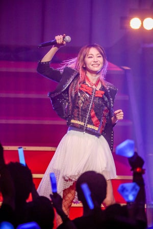 LiSA、ニューシングル「紅蓮華」発売日に全国ホールワンマンツアーを開幕