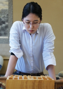 5月24日にも出口若武四段、浦野真彦八段を連破した里見女流五冠