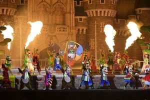 TDL、シンデレラ城前で6年ぶりステージショー! 水と炎で大盛り上がり