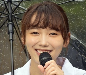 飯豊まりえ、綾野剛のSNS投稿に喜び「注目されてうれしい」