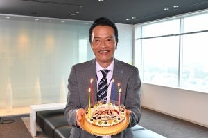 遠藤憲一、撮影現場で58歳の誕生日祝い「すっかりオヤジに…」
