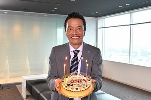 遠藤憲一、撮影現場で58歳の誕生日祝い「すっかりオヤジに…」