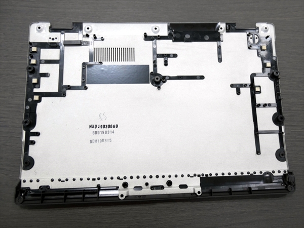 富士通「LIFEBOOK UH95/D2」