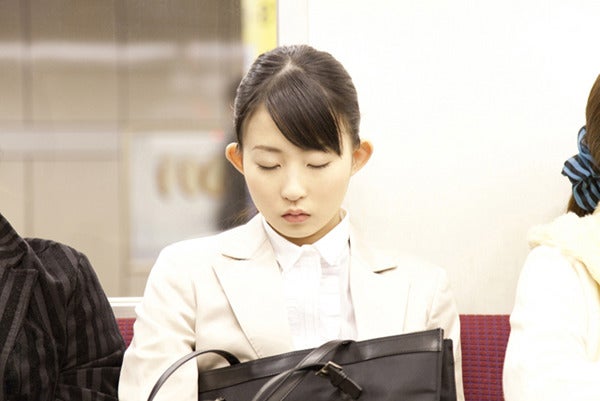 電車での居眠り時に首を痛めない眠り方を専門医が解説 マイナビニュース