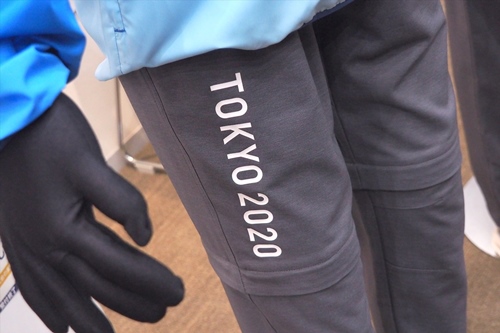 パンツは膝の部分で着脱が可能。ハーフパンツとしても履ける