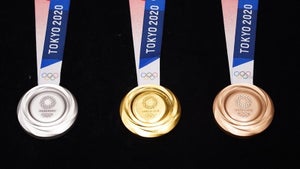 東京五輪メダルのデザイン発表! “光と輝き”でアスリートの努力表現