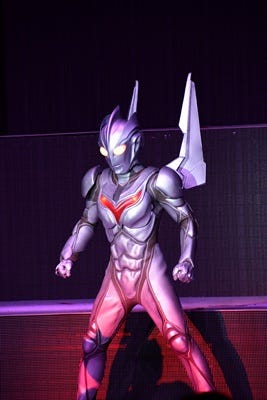 ウルトラマンネクサス』再会にファン涙、会場全員で「あきらめるな