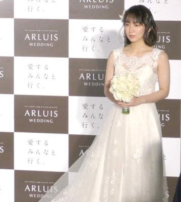 吉岡里帆 ウェディングドレス姿で理想の男性像を告白 大切なのは マイナビニュース