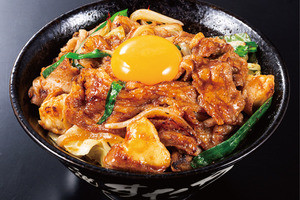 伝説のすた丼屋、牛カルビと牛ホルモンの「パワフルすたみな牛焼肉丼」発売