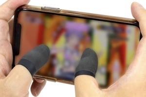 スマホゲームで精度アップ!? フリック抜けを防ぐ指サック