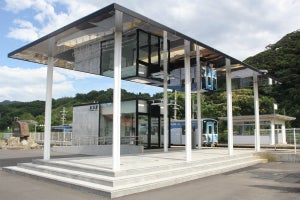 JR西日本、山陰本線東浜駅で「ZES」実現＆「環境発電」挑戦を発表
