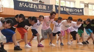 大野智、義足の少女を応援 『24時間テレビ』で100人ダンス企画