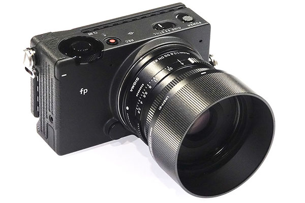 センサーを シグマ fp 45mm F2.8 DG DN レンズキット：カメラのキタムラ するととも