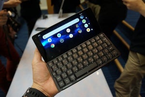 「Cosmo Communicator」日本発売 - Gemini PDA後継のクラムシェル型Android