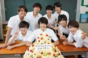 美 少年･岩崎大昇、息が優しくて誕生日ケーキのロウソク吹き消せず