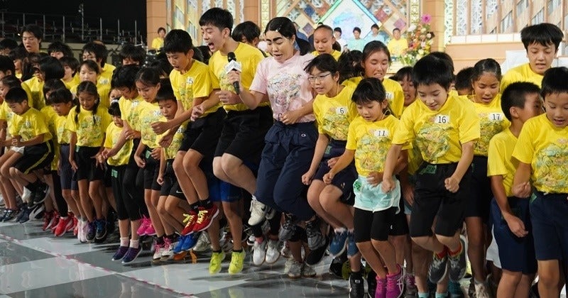 24時間テレビ イモトアヤコ 小学生301人が長縄跳びギネス記録 マイナビニュース