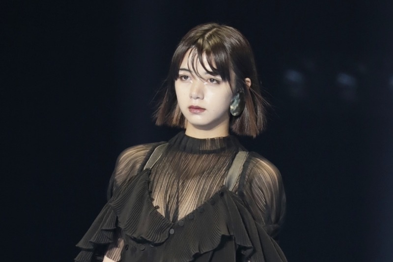 池田エライザ 胸元セクシーなシースルードレスで魅了 マイナビニュース