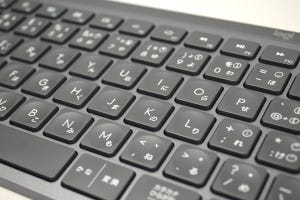 ロジクール、“使い込む人向け”の薄型フラッグシップキーボード「MX KEYS」