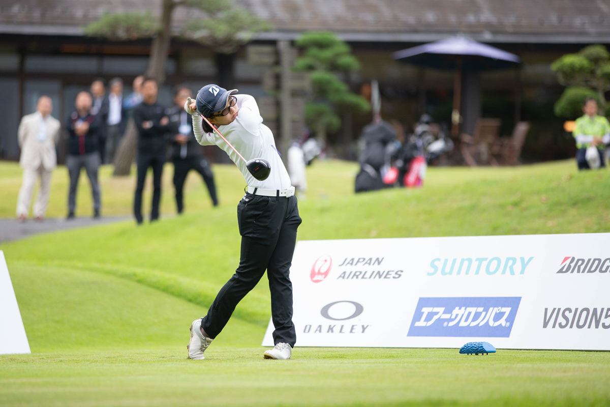 大先輩である宮里さんの前で、参加者は2日間にわたってラウンドをした