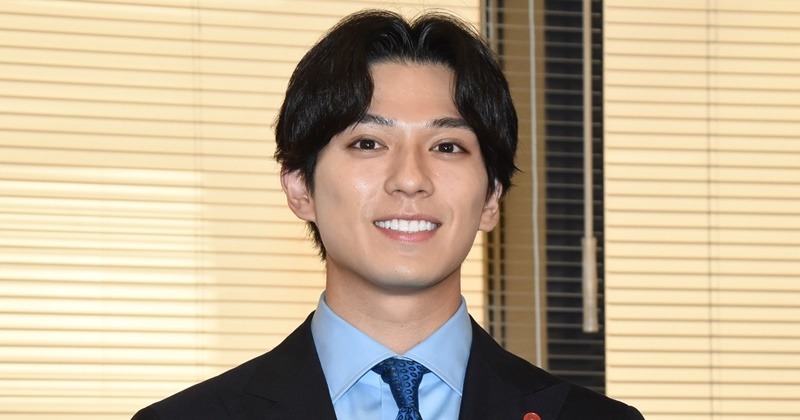 新田真剣佑、新ドラマの会見で汗だく「ヤバいんだけど!」 マイナビニュース