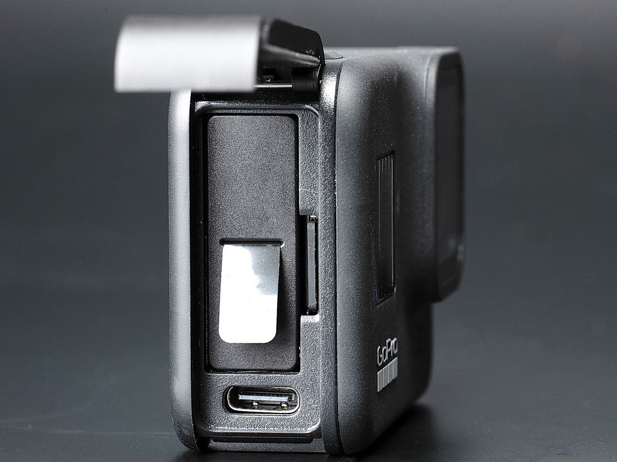 goproGoPro HERO6 BLACK バッテリ3コ SDカード32Gセット 美品 - ビデオカメラ