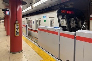 東京都交通局、都営浅草線新橋駅にQRコード用いた新型ホームドア